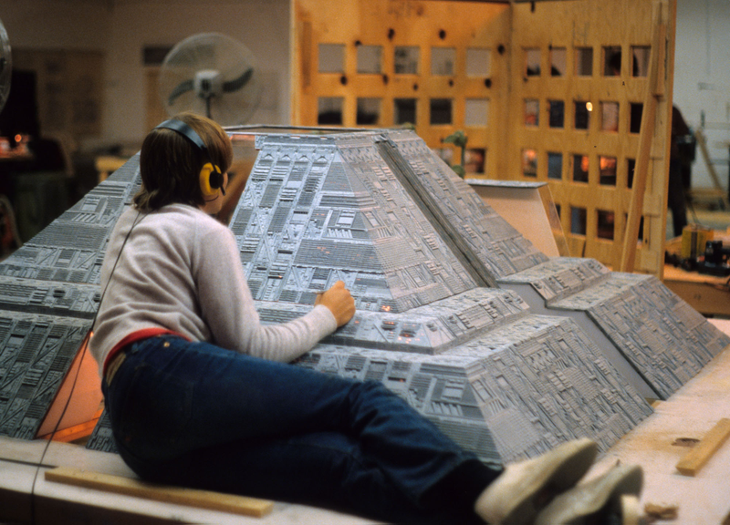 Illustration for article titled 142 Behind-The-Scenes Photos Reveal Blade Runner's Miniature WorldÂ